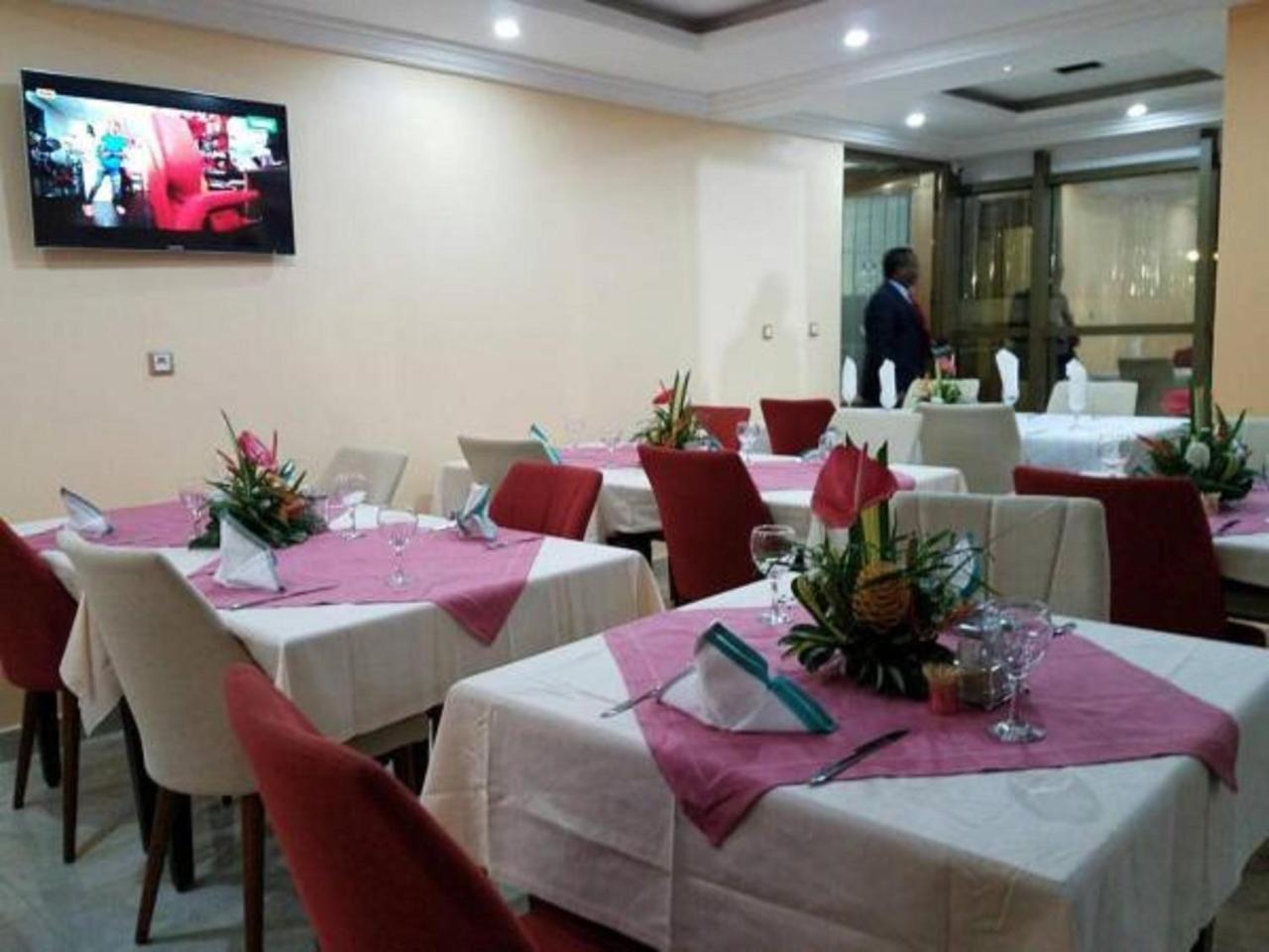 Mbayaville Hotel Douala Exterior photo